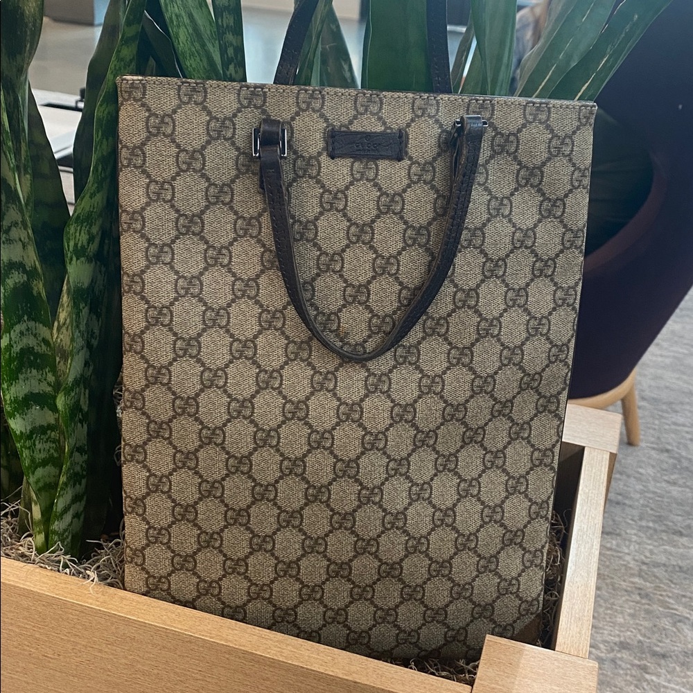 🤎😎Gucci Brown GG Monogram Messenger Tote with Dark Brown Leather Handles😎🤎 - Picture 5 of 16